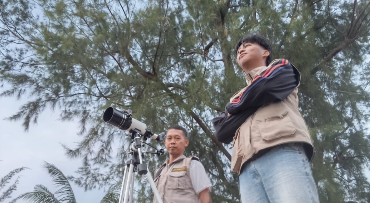 Tim Perukyat LDII Lakukan Pemantauan Hilal Jumadil Awal 1448 H di Pantai Stumu, Dirangkai Edukasi Ilmu Falak Bagi Generus